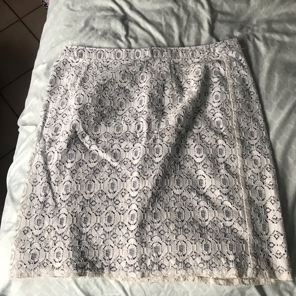 Blue and ivory laced skirt - Picture 3 of 5